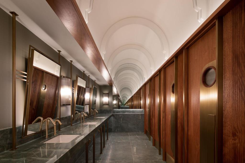 Read more about the article Csaba Plus: Stern’s Stylish Dynamic Duo