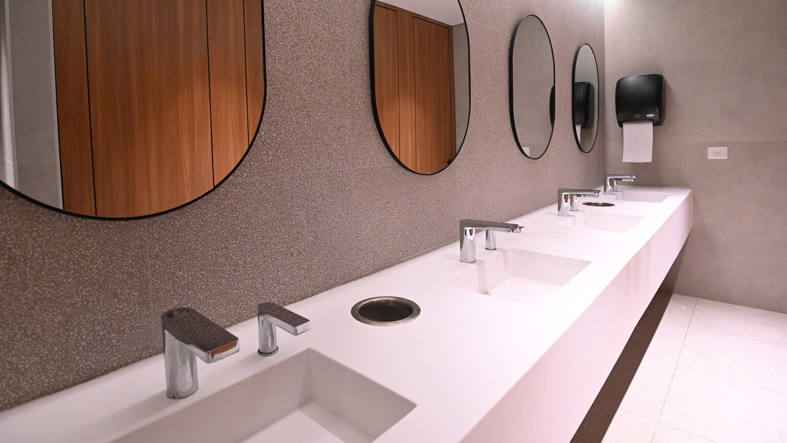 Stern Top 5 Reasons Architects Are Choosing 1920x1080 01 1 1536x864 1 - Touchless automated bathroom