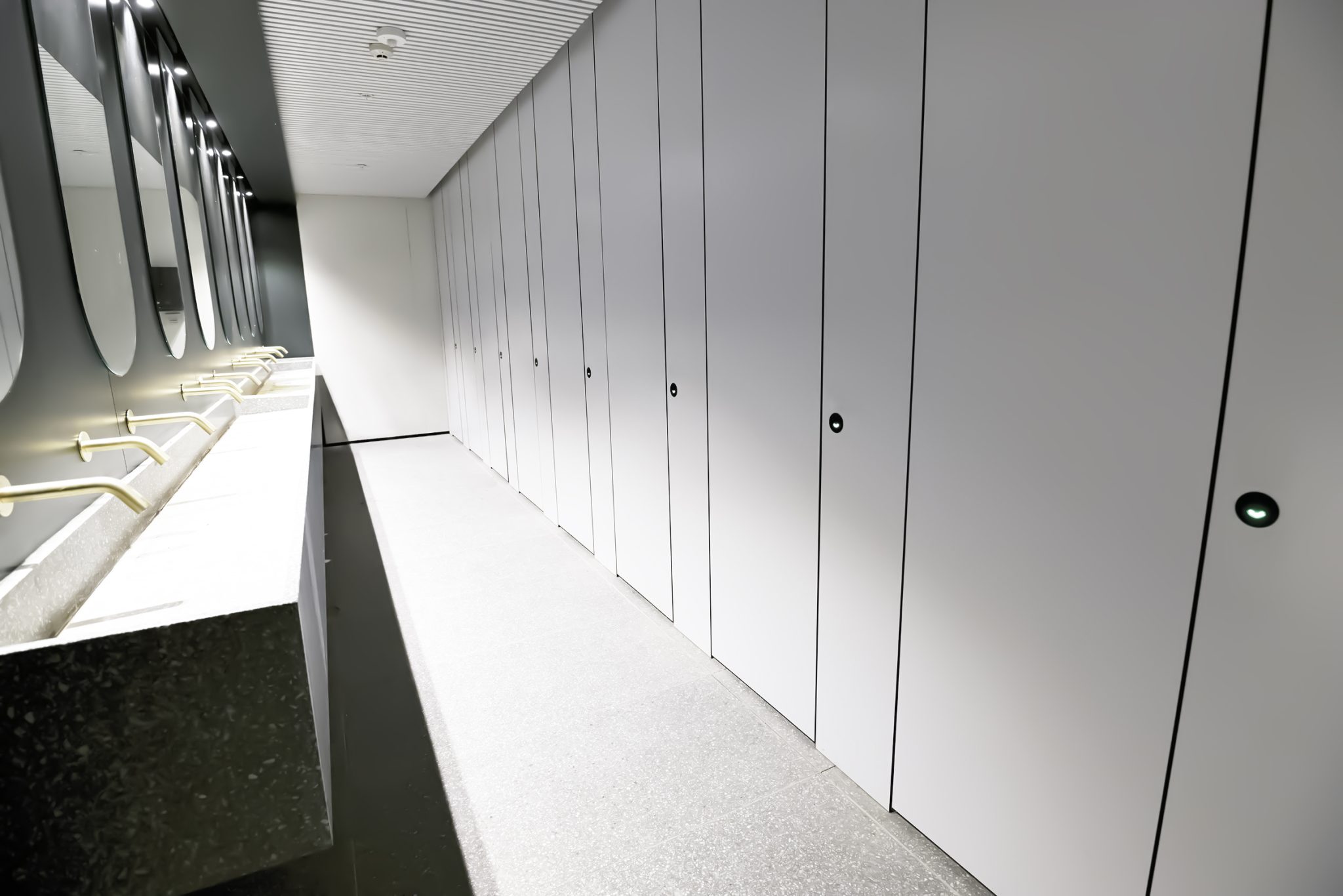 stern touchless - Touchless automated bathroom